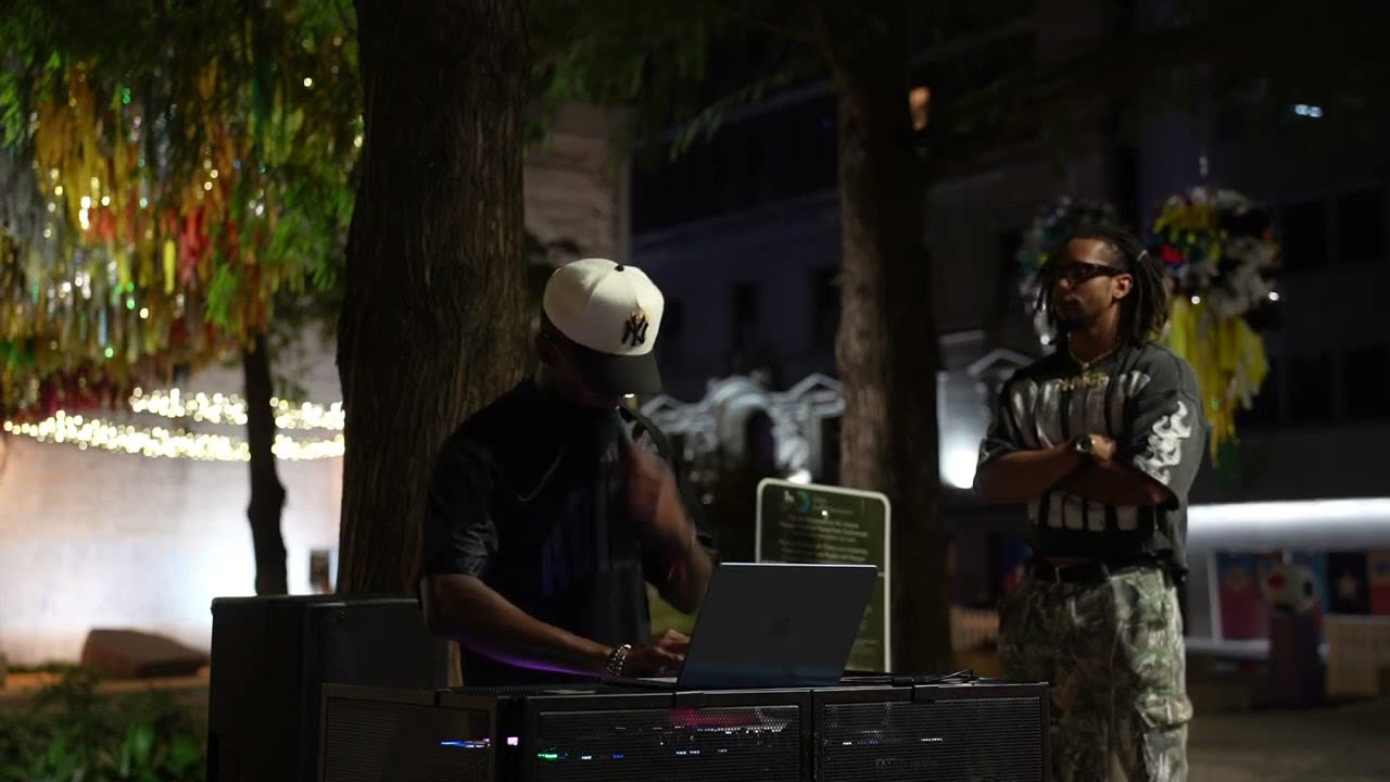 SidewalkSessions — live DJ set in Downtown Dallas